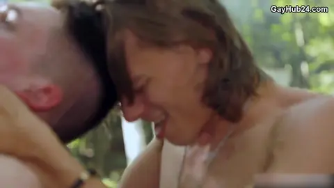 Avery Jones et Leo Louis en action bareback brûlante