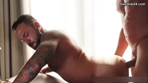 Gianni Maggio stallion italien avec grosse queue épaisse