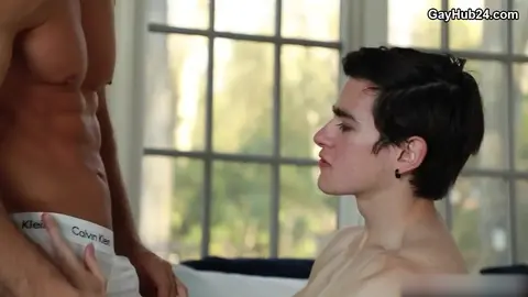 Alex Gonzalez se fait baiser par Roman Todd