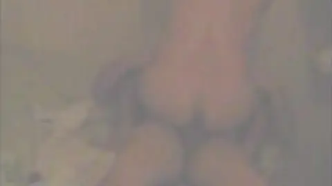 Due sposati scopano bareback al motel