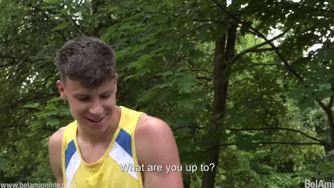 Shane Mendes folla a Hugo Carter sin condón