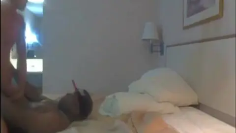 Orión machaca a su chico bonito