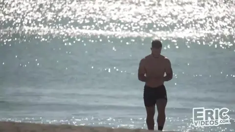 Antonio et Ricky baisent sauvagement au garage