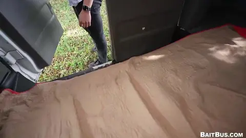 Gay for Pay 2: Seduce a un hetero por dinero