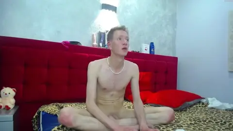 Couple latin chaud : ils se baisent en direct