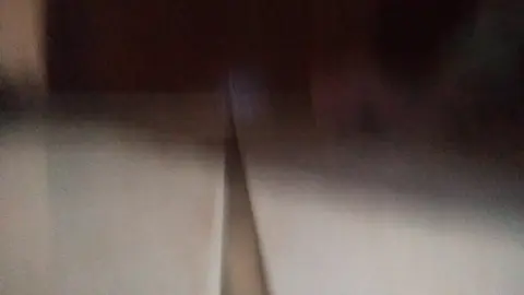 Mec marié soumis lèche le sol comme une chienne