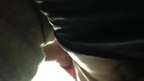 Casado chupa pau de velho sem camisinha