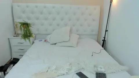 Heißer Latino Twink wichst seinen Schwanz ab