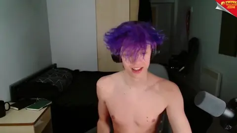 Chico joven cachondo en cam en vivo - polarny05 se masturba