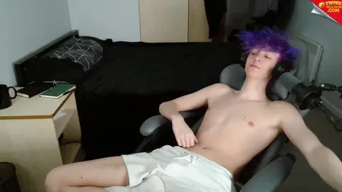 Chico joven cachondo en cam en vivo - polarny05 se masturba