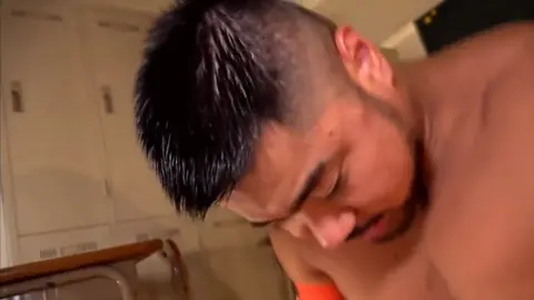 Trío asiático sin condón en acción